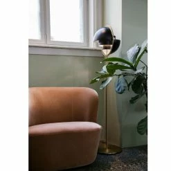 Gubi Multi-Lite Floor Lamp Brass -Vitra Shop Gubi multi lite Floor Lamp brass black lifestyle2