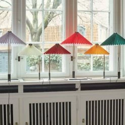 HayMatin Table Lamp Large 5 HayMatin Table Lamp Large -Vitra Shop Hay Matin table lamp small lifestyle3