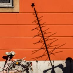 Minima. Wooden Christmas Tree 21 Minima. Wooden Christmas Tree -Vitra Shop minima. wooden christmas tree reflections